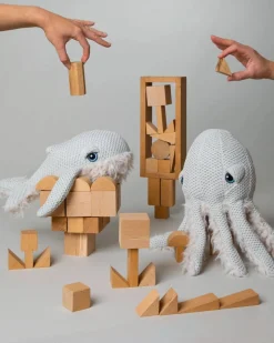 Mini Grandma Whale><noscript><img width=