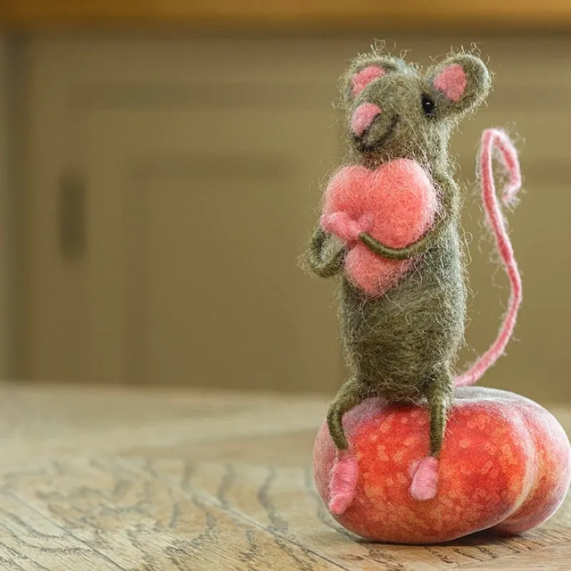Felt Mouse With Heart>Sew Heart Felt New