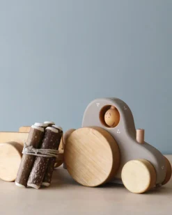 Handmade Wooden Tractor></noscript>Friendly toys Outlet