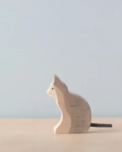 Sitting Gray Cat>Holztiger Fashion