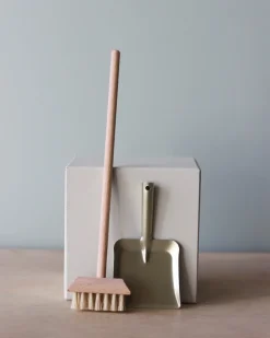 Miniature Broom & Dustpan>Maileg Fashion