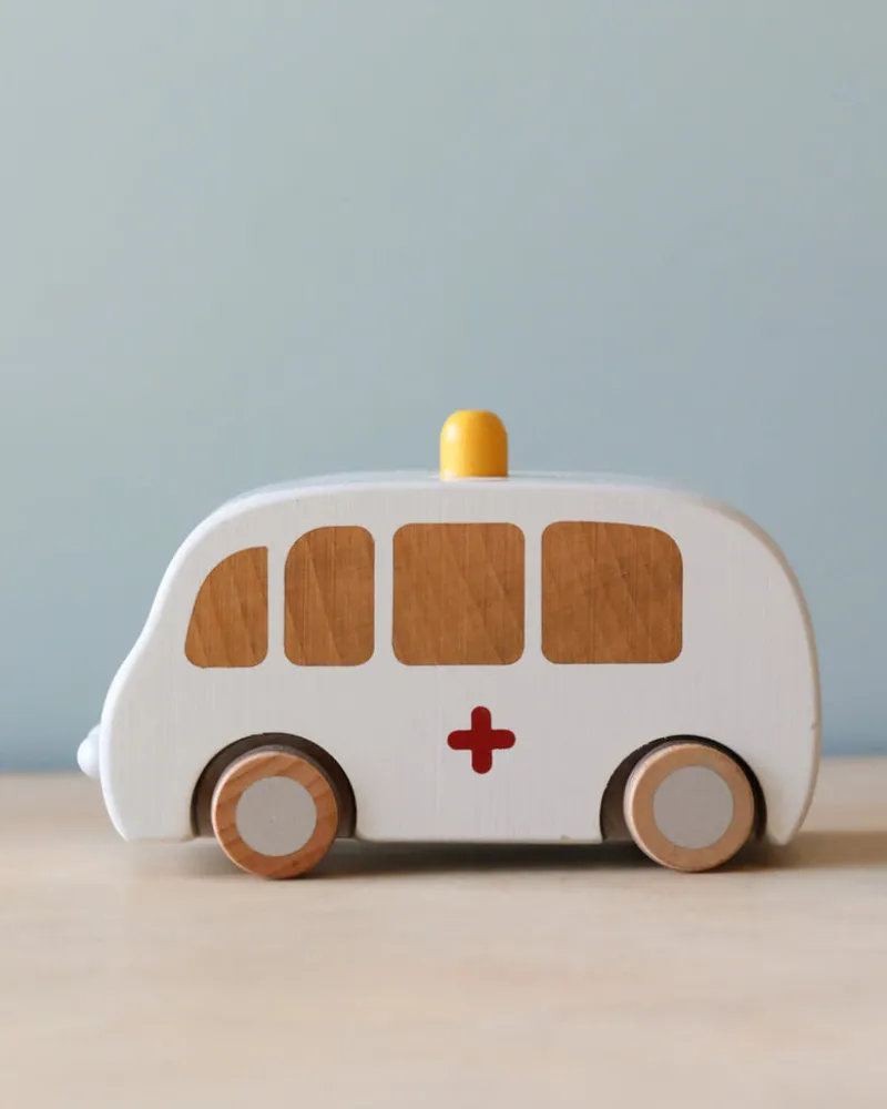 Pull-Back Wooden Ambulance>Maileg Fashion