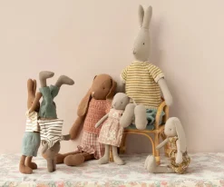 Rabbit Size 3, Classic - Knitted Shirt and Pants><noscript><img width=