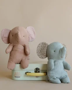 Small Elephant><noscript><img width=