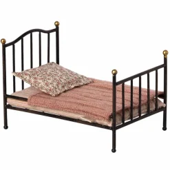 Vintage Bed, Mouse><noscript><img width=