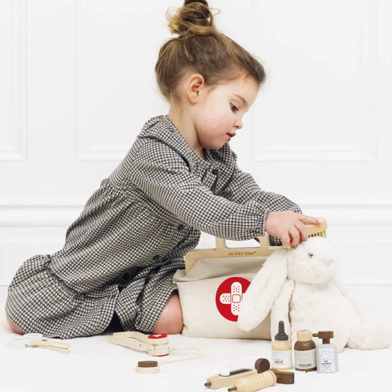 Pretend Play Animal Vet Set>Le Toy Van, Inc. Clearance