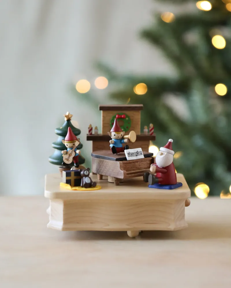 Santa's Christmas Concert Music Box>Wooderful Life Hot