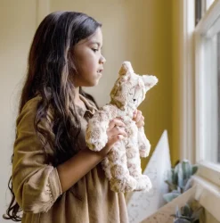 Lynx Kin + Lesson Book On Self Expression><noscript><img width=