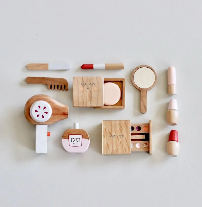 Wooden Beauty Kit>Make Me Iconic Sale