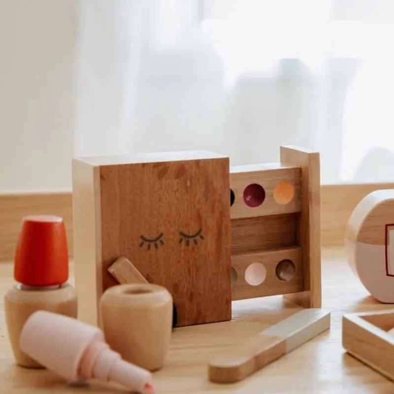 Wooden Beauty Kit>Make Me Iconic Sale