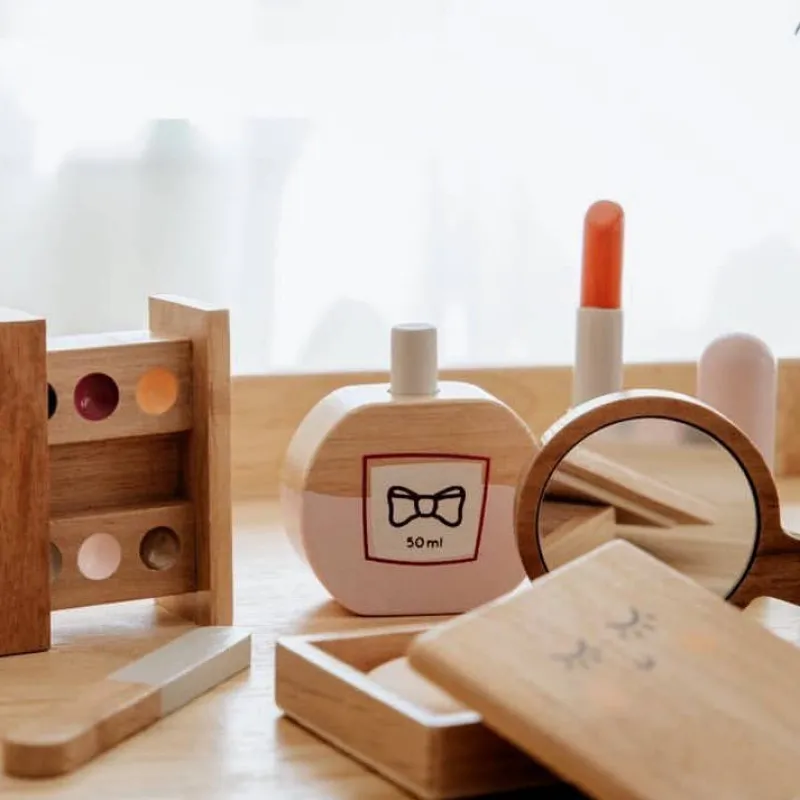 Wooden Beauty Kit>Make Me Iconic Sale