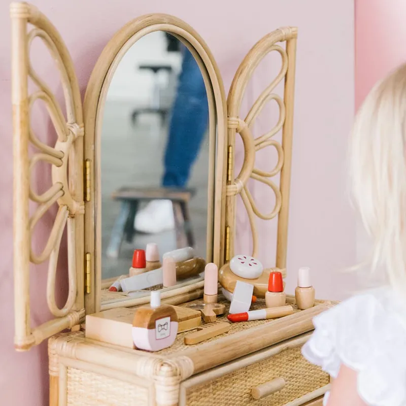 Wooden Beauty Kit>Make Me Iconic Sale