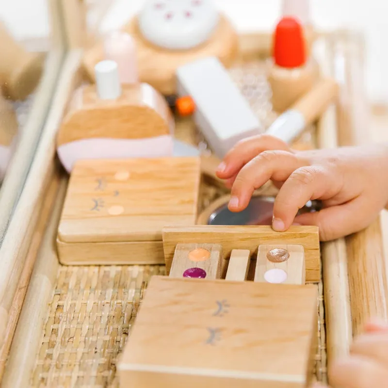 Wooden Beauty Kit>Make Me Iconic Sale