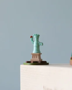 Wooden New York Music Box><noscript><img width=